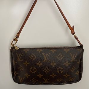 LOUIS VUITTON Pochette - AUTHENTIC
